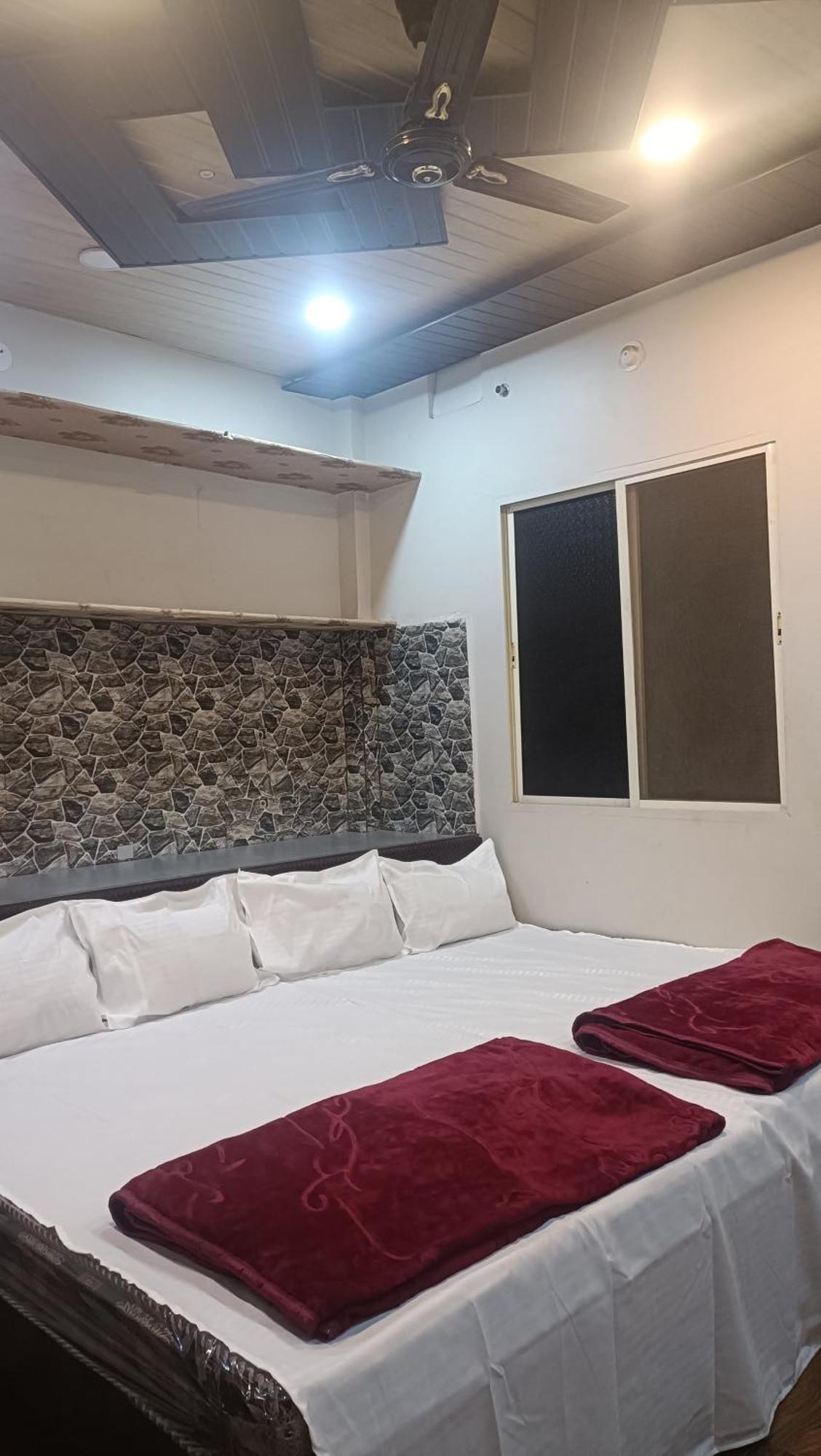 Mangaldeep Guest House اوجاين المظهر الخارجي الصورة