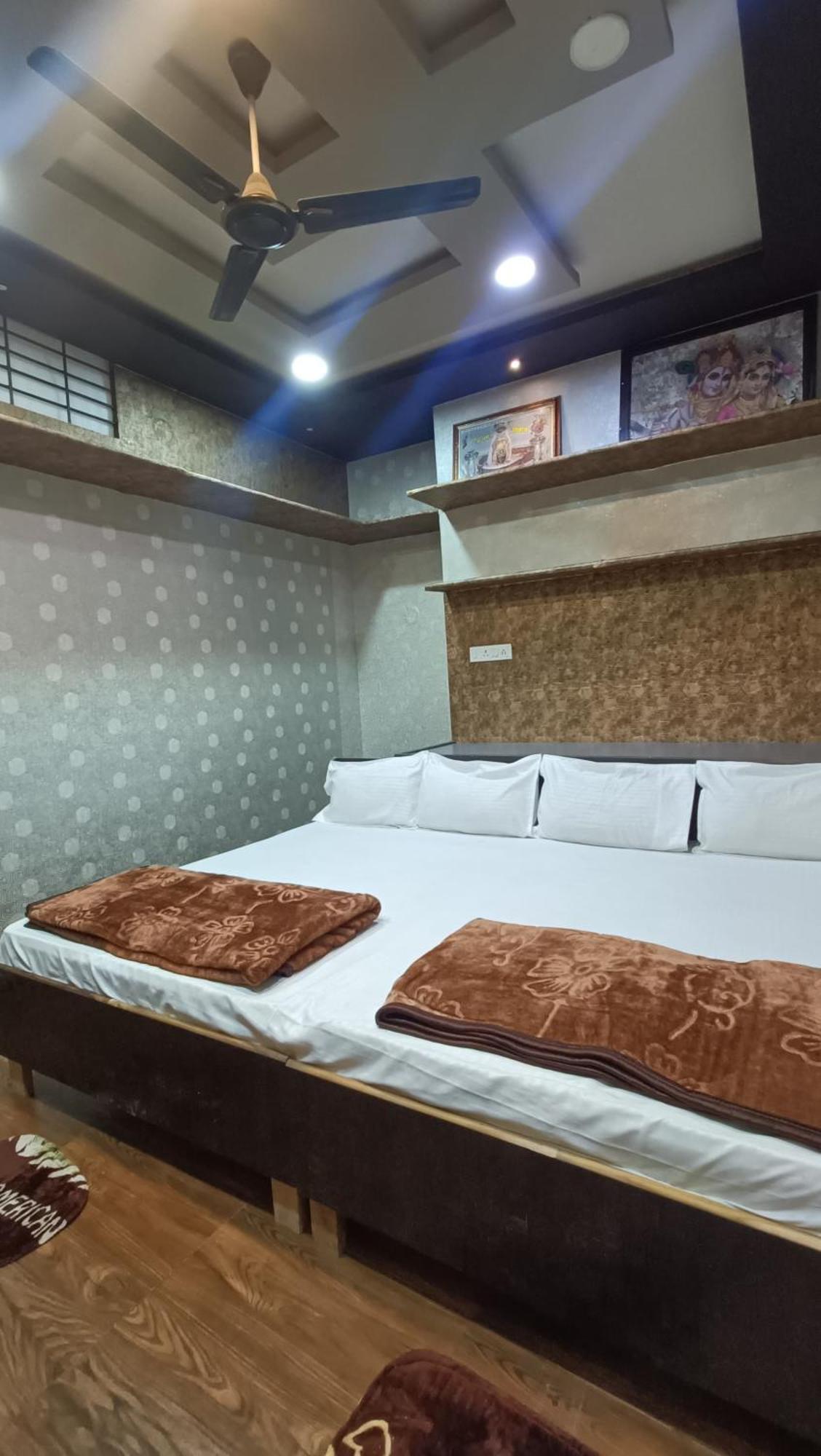 Mangaldeep Guest House اوجاين المظهر الخارجي الصورة